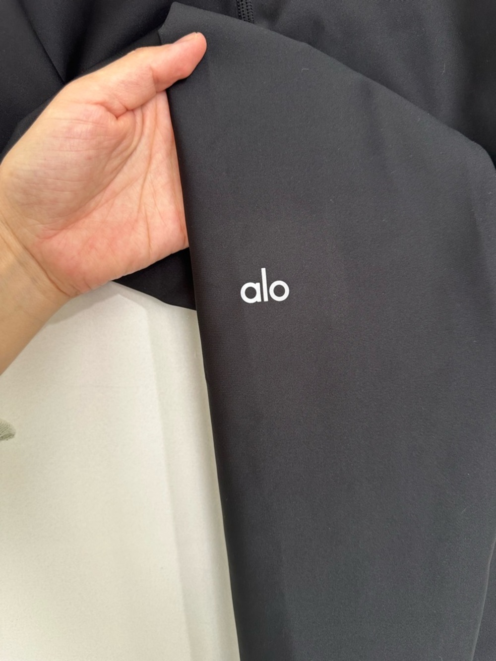ALO Yoga 7/8 High-Waist Airlift Black Performance Legging Small LIKE NEW - Picture 6 of 7